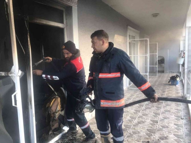 Emirdağ’da Ev Yangını Maddi Hasarla Atlatıldı