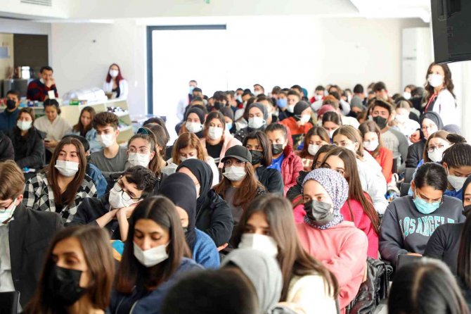 Başkan Yücel Etüt Merkezinde Öğrencilerle Buluştu