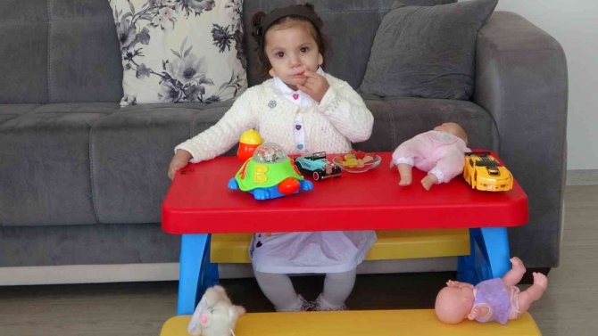 Kulak Kepçesi Olmadan Doğan Minik Zeynep Duyabilmek İstiyor