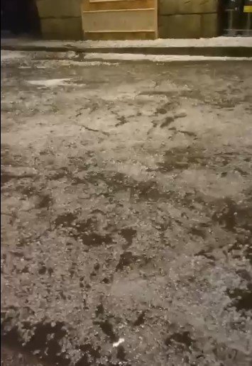 Aniden Bastıran Dolu, Antalya’da Golf Sahalarını Beyaza Bürüdü