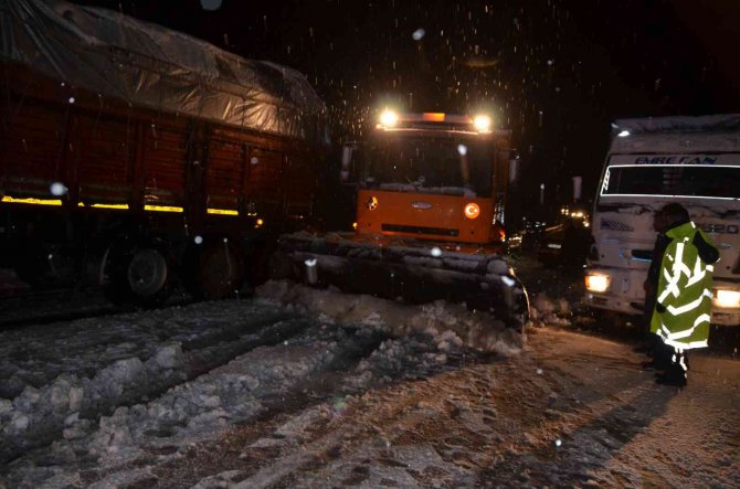 Antalya-konya Karayolu Araç Trafiğine Kapatıldı