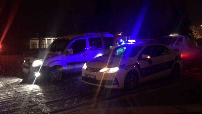 Antalya-konya Karayolu Araç Trafiğine Kapatıldı