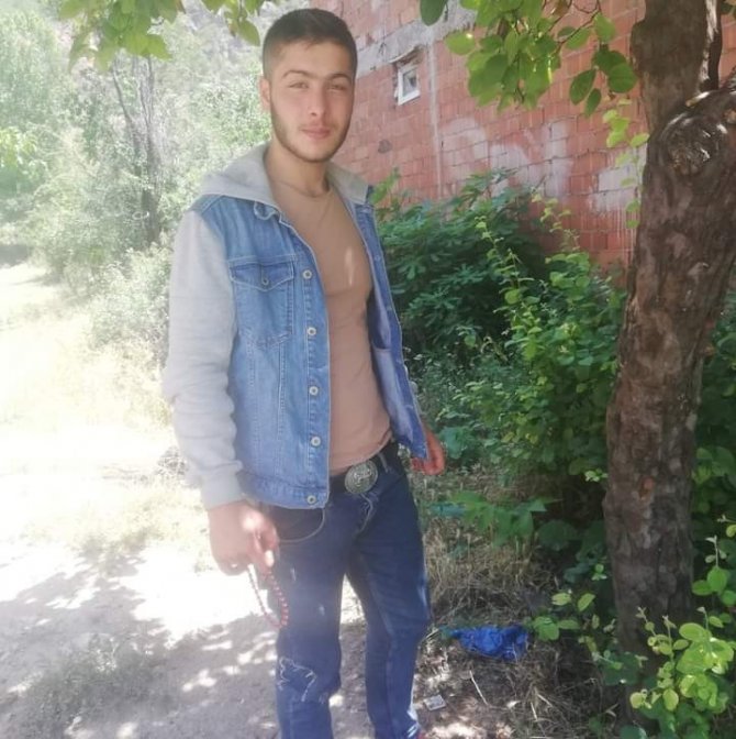 Yeğenlerine Çarpıp Kaçan Sürücünün Yakalanması İçin Viyadüğe Çıktılar