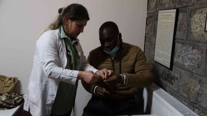 Binlerce Kilometre Yoldan Gelip Trabzon’da Kazaziye Sanatının İnceliklerini Öğreniyor