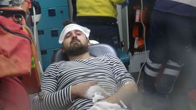 Otomobilde Çakmak Gazı Bomba Gibi Patladı : 2 Yaralı