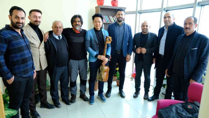 Çinli Brian’dan Yüksekovalılara Tar Konseri