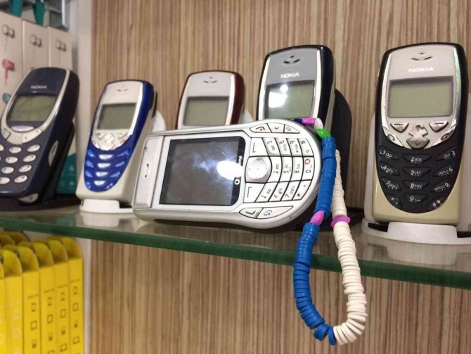 Eski Telefonlardan Koleksiyon Yaptı