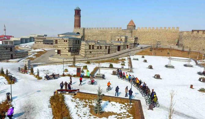 Dağ Bisikleti Tutkunları Erzurum’da Buluştu