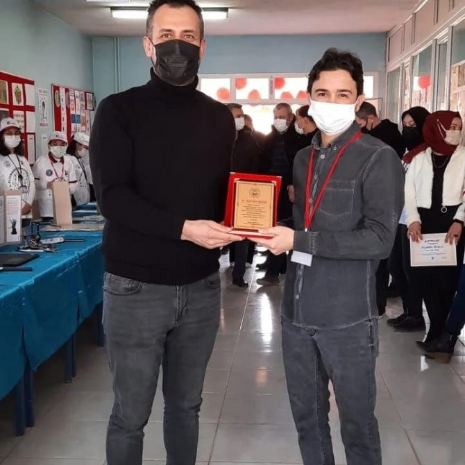 Gediz Altınkent Ortaokulu Personelinin Yüzde 80’i Artık “Yüksek Lisans” Mezunu