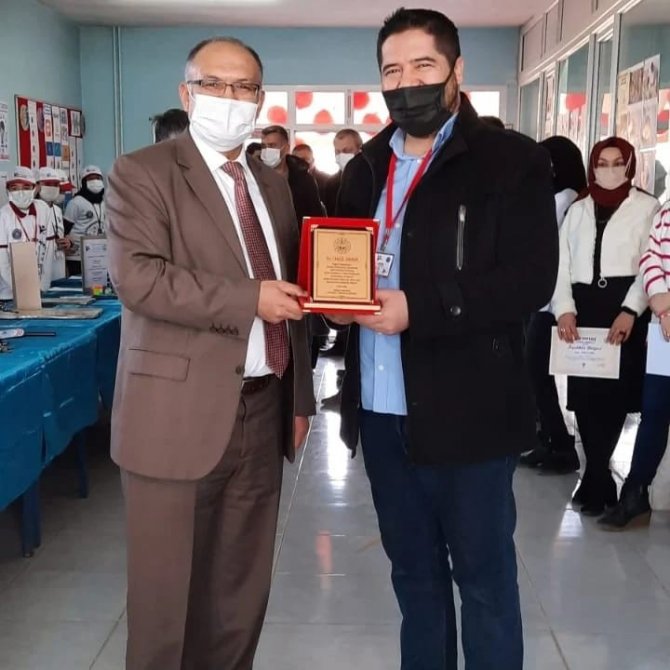 Gediz Altınkent Ortaokulu Personelinin Yüzde 80’i Artık “Yüksek Lisans” Mezunu