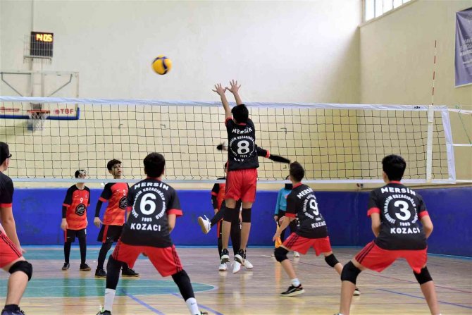 Osmaniye’de Okul Sporları Voleybol Yarı Final Müsabakaları Başladı