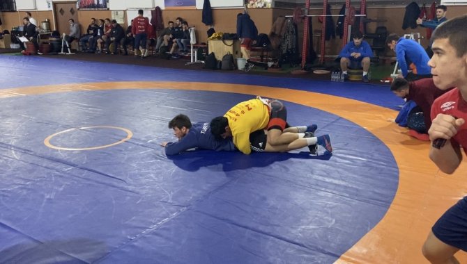 Türkiye Güreş Federasyonu Başkanı Eroğlu, Genç Sporculara Gözü Gibi Bakıyor