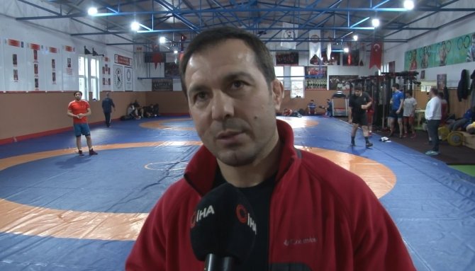 Türkiye Güreş Federasyonu Başkanı Eroğlu, Genç Sporculara Gözü Gibi Bakıyor