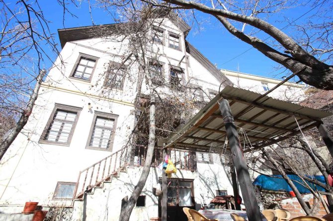 100 Yıllık Konağın Yarım Asırlık Sakinleri