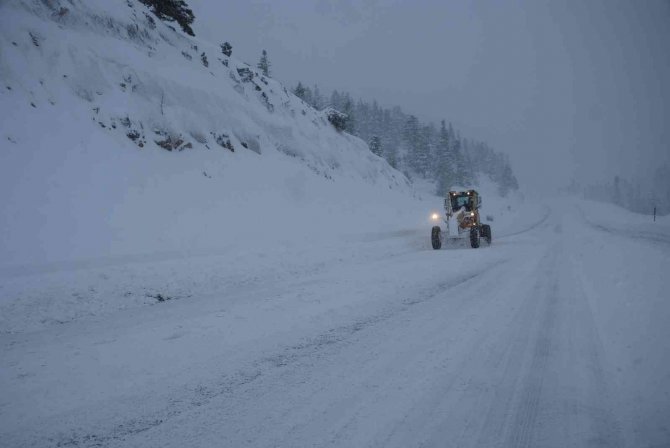 Antalya-konya Karayolu Tırlar Hariç Araç Trafiğine Açıldı