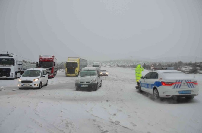 Antalya-konya Karayolu Tırlar Hariç Araç Trafiğine Açıldı