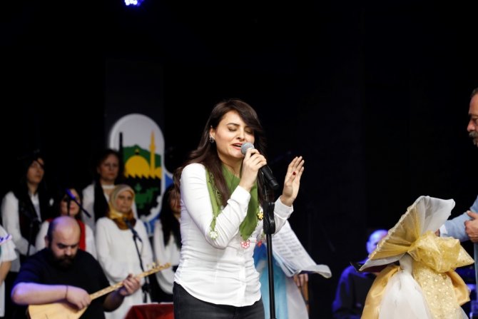 Münevver Özdemir’den Unutulmaz Müzik Ziyafeti