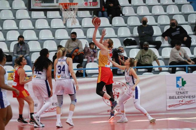 Kbsl: İ̇zmit Belediyespor: 53 - Kayseri Basketbol: 60