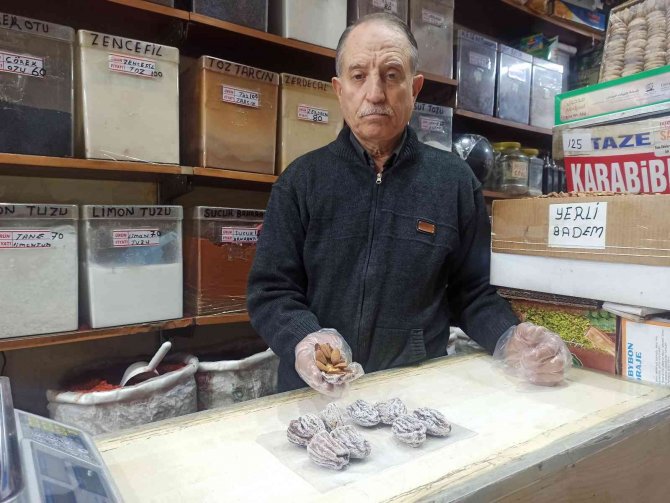 Maraş Hurmasının Kilosu 80 Liradan Satılıyor