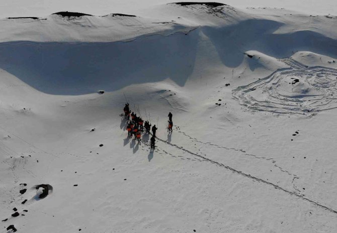 Kars’ta Gerçeği Aratmayan Çığ Tatbikatı