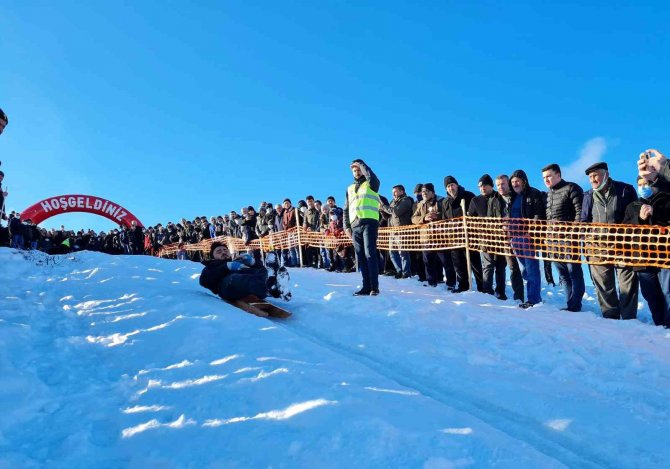 Hızları 110 Kilometreyi Bulan Kızak Yarışları Büyük Heyecana Sahne Oldu