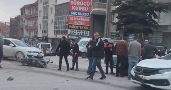 Otomobil İle Motosiklet Çarpıştı: 1 Yaralı