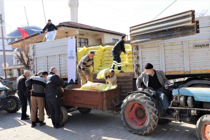 Büyükşehirden 2 Bin Üreticiye Gübre Desteği