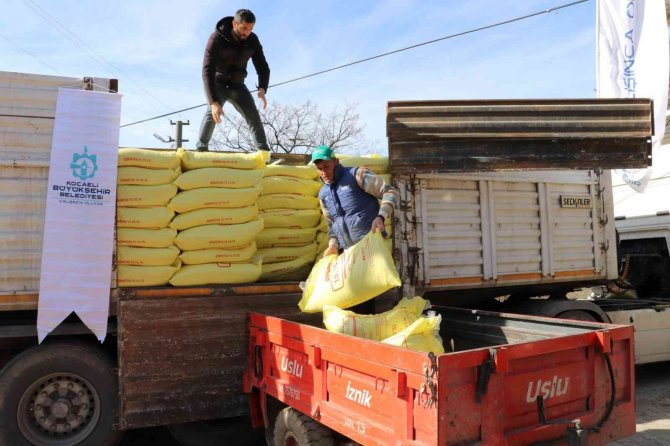 Büyükşehirden 2 Bin Üreticiye Gübre Desteği