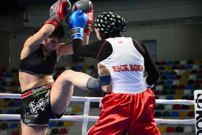 Büyükler Profesyonel Kick Boks Türkiye Şampiyonası Kocaeli’de Başladı