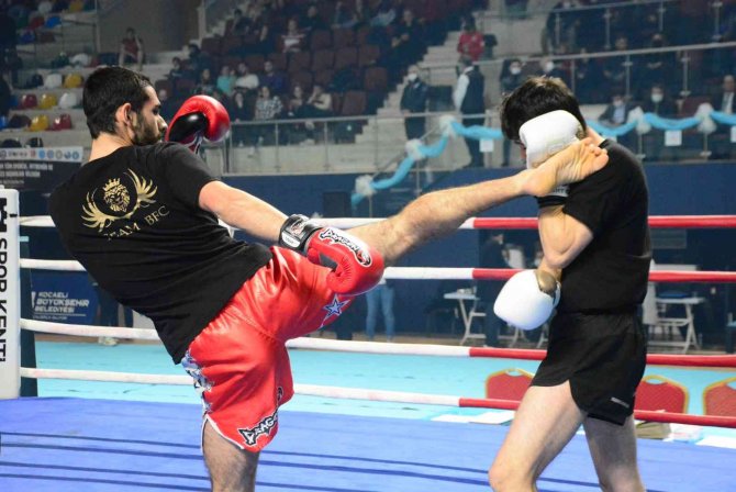 Büyükler Profesyonel Kick Boks Türkiye Şampiyonası Kocaeli’de Başladı