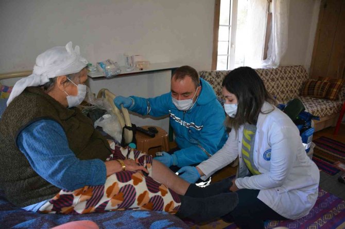 Evde Bakım Hizmetlerine Hekim Ve Psikolog Desteği