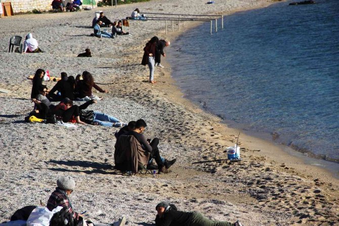 Şubat Ayında Deniz Keyfi: Güneşi Gören Sahile Koştu