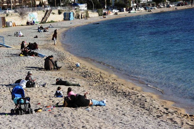 Şubat Ayında Deniz Keyfi: Güneşi Gören Sahile Koştu