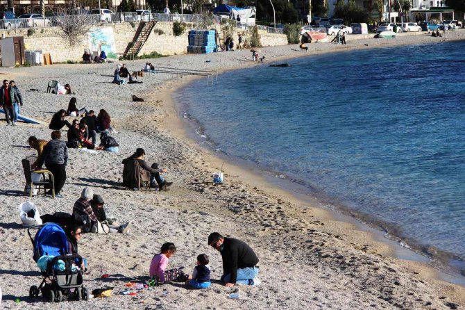 Şubat Ayında Deniz Keyfi: Güneşi Gören Sahile Koştu
