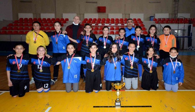 Okullar Arası Küçük Kızlar Hentbol Birinciliği Sona Erdi