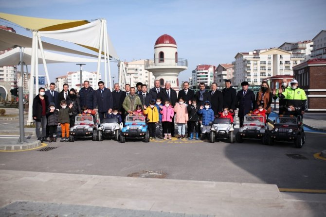 Özbekistan Emniyet Genel Müdürlüğü Çalışanları, Trafik Eğitim Parkını Ziyaret Etti