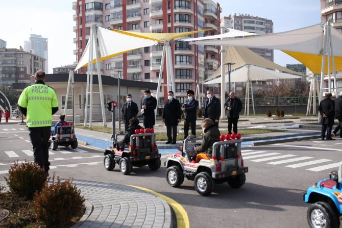 Özbekistan Emniyet Genel Müdürlüğü Çalışanları, Trafik Eğitim Parkını Ziyaret Etti