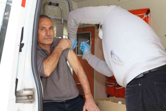 Şanlıurfa’da Mobil Aşı Çalışmaları Balıklıgöl’de Devam Etti