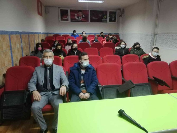 Simav’da Mevlid-i Nebi Yarışmasına Katılacak Öğrenciler Bilgilendirildi