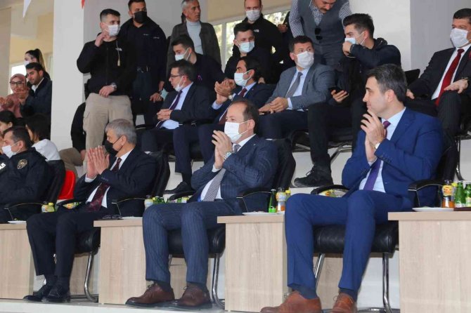 Vali Pehlivan Cizre’de Voleybol Turnuvasının Final Müsabakasını İzledi