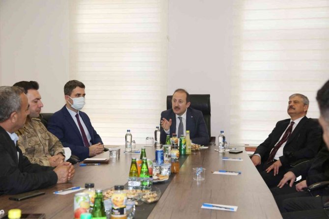 Vali Pehlivan, Cizre’de Mahalle Muhtarlarıyla Bir Araya Geldi