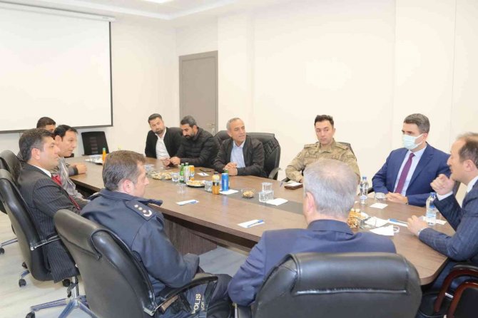 Vali Pehlivan, Cizre’de Mahalle Muhtarlarıyla Bir Araya Geldi