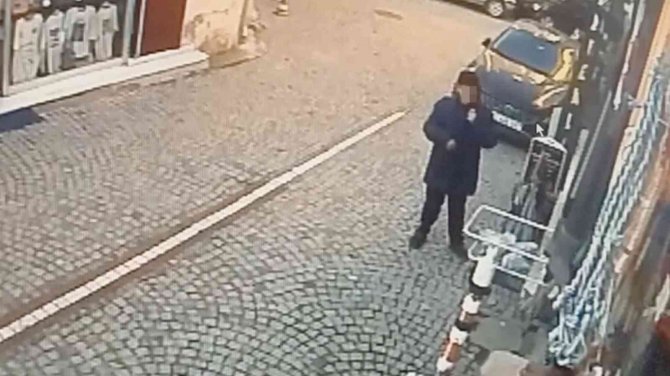 Çocuk Hırsız Önce ‘Hayırlı İşler’ Diledi, Sonra Hırsızlık Yaptı