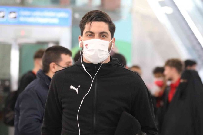Sivasspor Kafilesi İ̇stanbul’a Geldi