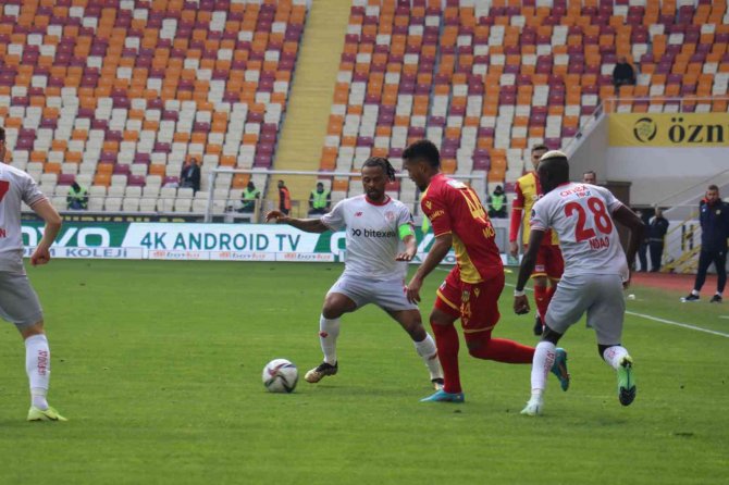 Süper Toto Süper Lig: Yeni Malatyaspor: 0 - Antalyaspor: 1 (İ̇lk Yarı)