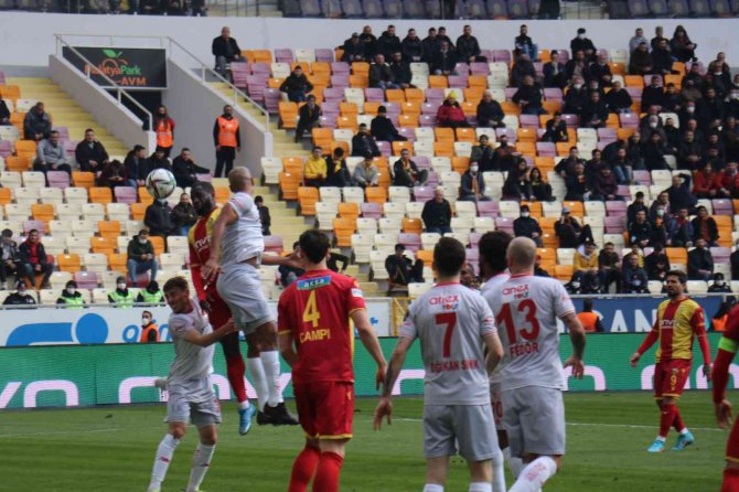 Süper Toto Süper Lig: Yeni Malatyaspor: 0 - Antalyaspor: 1 (İ̇lk Yarı)