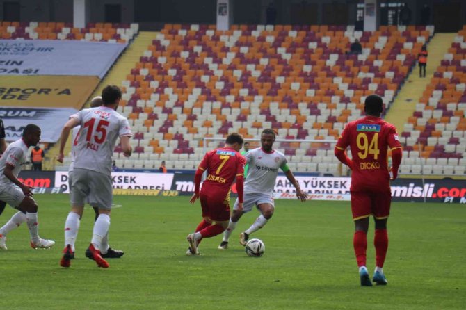 Süper Toto Süper Lig: Yeni Malatyaspor: 0 - Antalyaspor: 1 (İ̇lk Yarı)