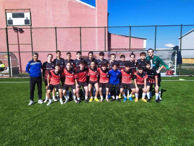 Tff Onayından Geçen Sahada İlk Maç Oynandı