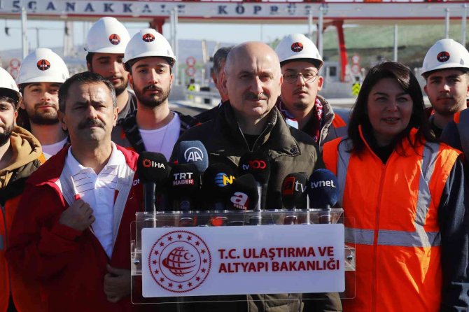 Ulaştırma Ve Altyapı Bakanı Adil Karaismailoğlu, 1915 Çanakkale Köprüsünü Yürüyerek Geçti