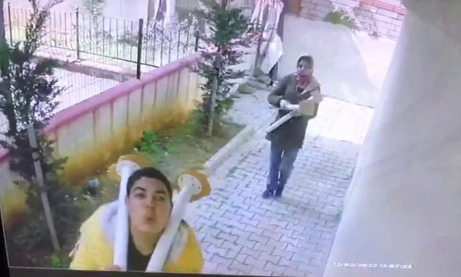 Ümraniye’de Hırsız Önce Çaldı, Sonra Kendisini Çeken Kameraya Tükürdü